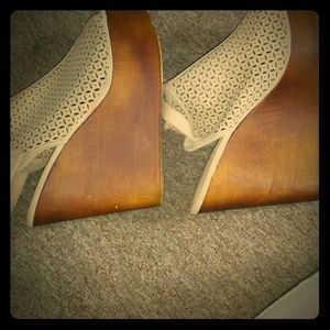 Wedge Tan wedges